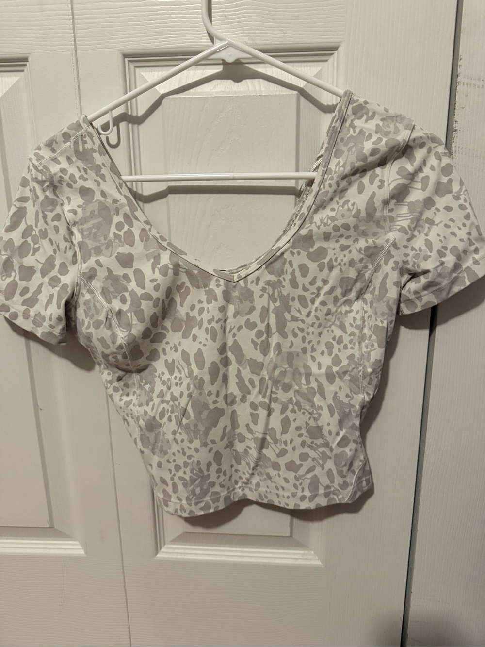 lululemon athletica Light Gray Animal Print V-Neck Crop Top